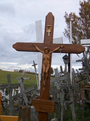Kreuze in Litauen (100_0164.JPG) wird geladen. Eindrucksvolle Fotos aus Lettland erwarten Sie.